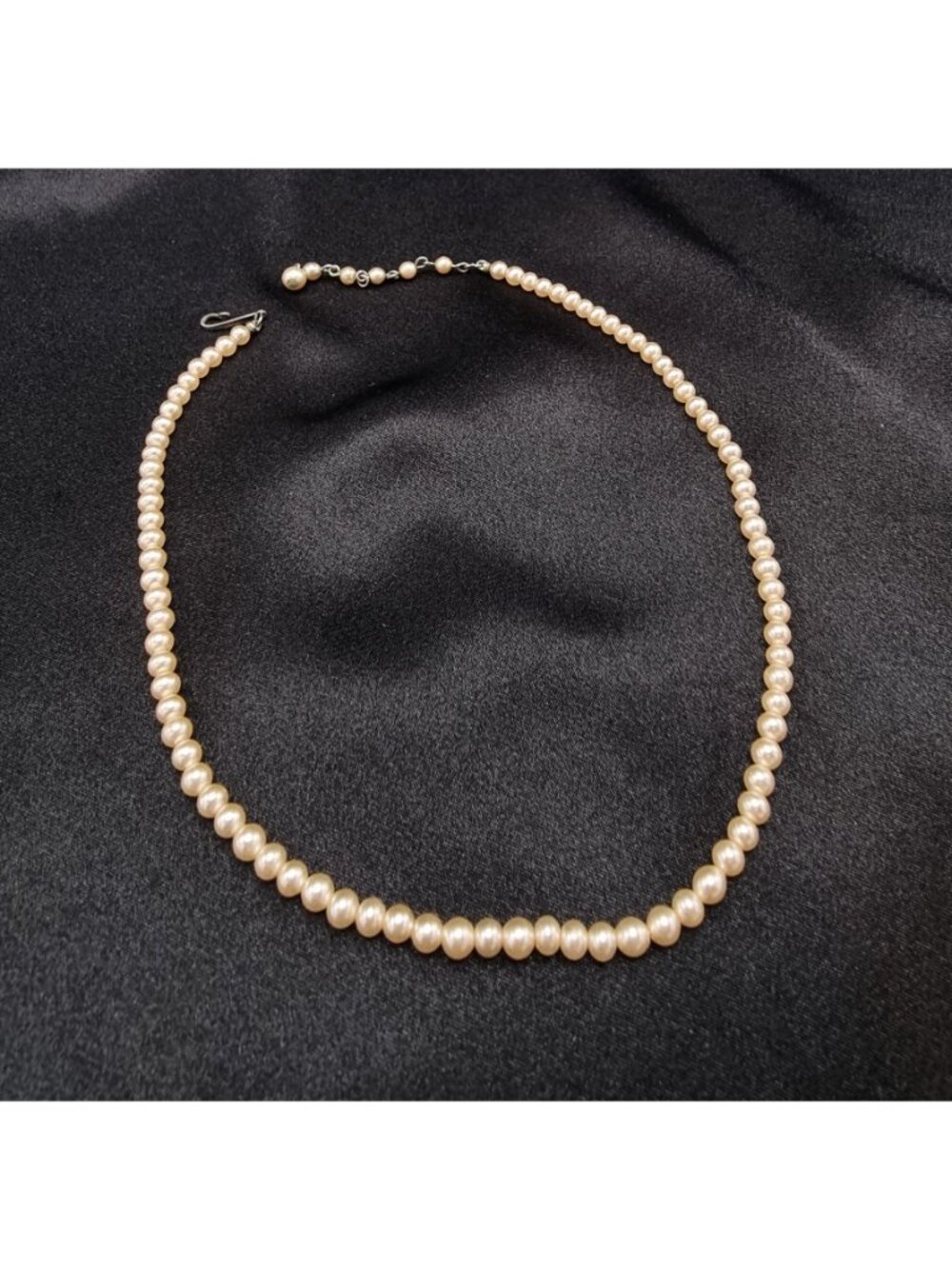 Vintage 1940s-1960s Faux Pearl Choker Necklace - Picture 3 of 6